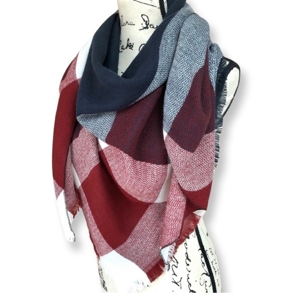 Luxury Cashmere Acrylic Plaid Knitted Triangle Scarf - Picture 4 of 6